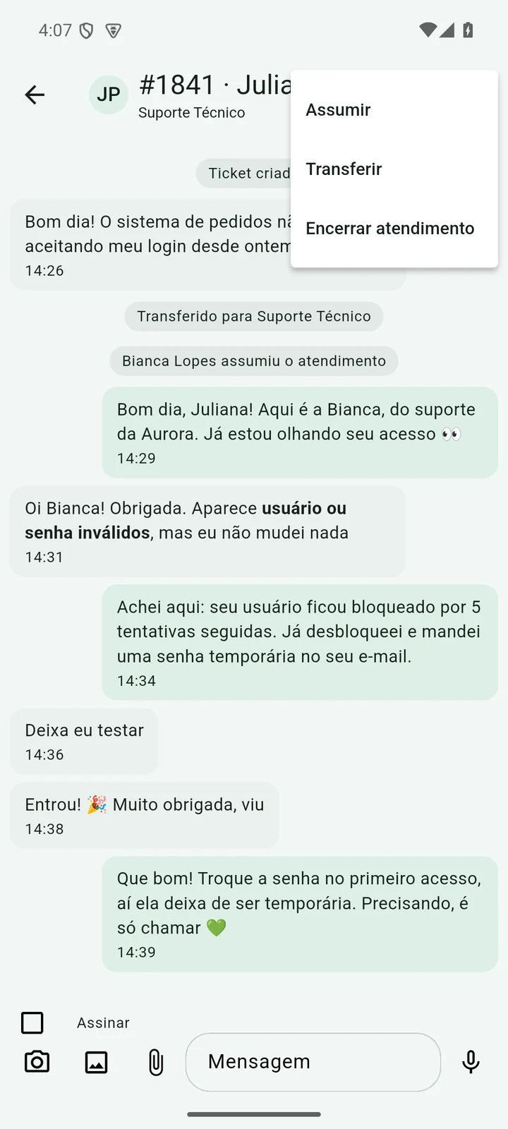 Menu de ações do ticket no aplicativo: assumir, transferir e encerrar atendimento