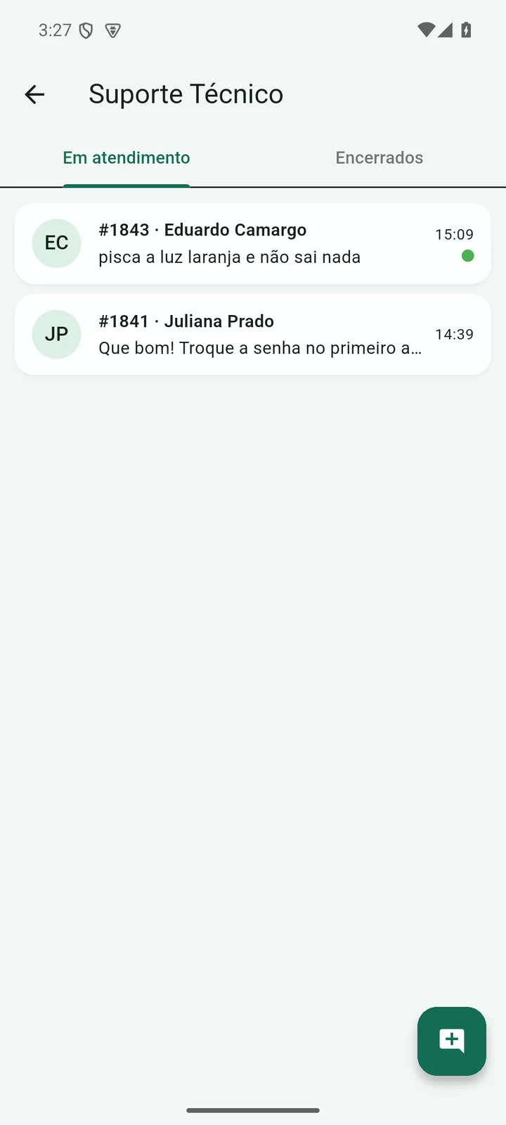 Lista de conversas de uma fila no aplicativo, com abas de em atendimento e encerrados