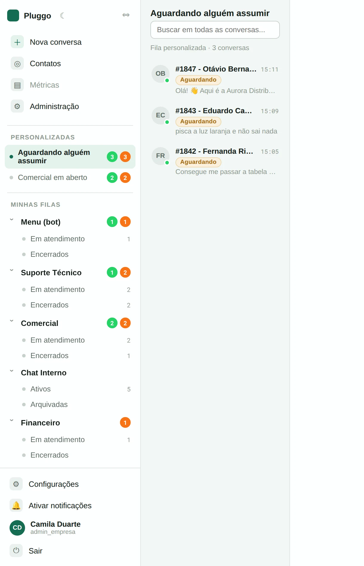 Lista de conversas aguardando atendimento, com etiqueta de status e marcador de mensagem não lida